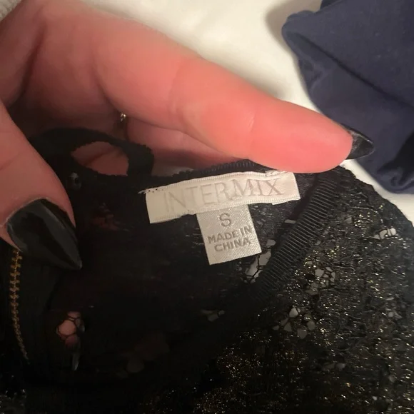 Elegant Black Lace Top - Picture 4 of 4